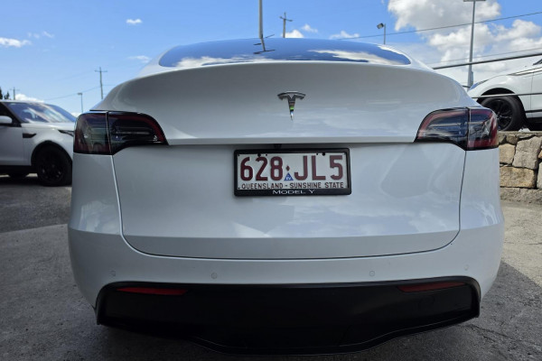 2023 Tesla Model Y  Rear-Wheel Drive SUV Image 8