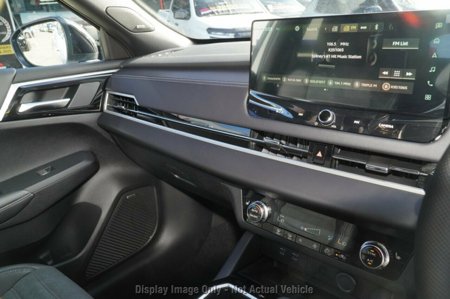2026 Mitsubishi Outlander ZM Black Edition SUV Image 10