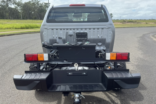 2026 Isuzu D-MAX RG LS-U Cab Chassis Image 4
