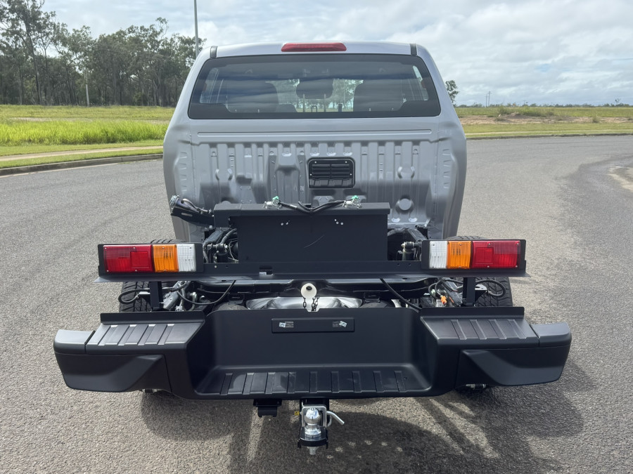 2026 Isuzu D-MAX RG LS-U Cab Chassis Image 4
