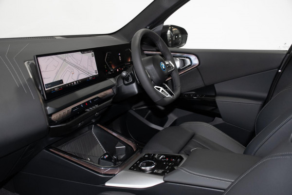 2026 BMW X3 G45 30e xDrive SUV image 8