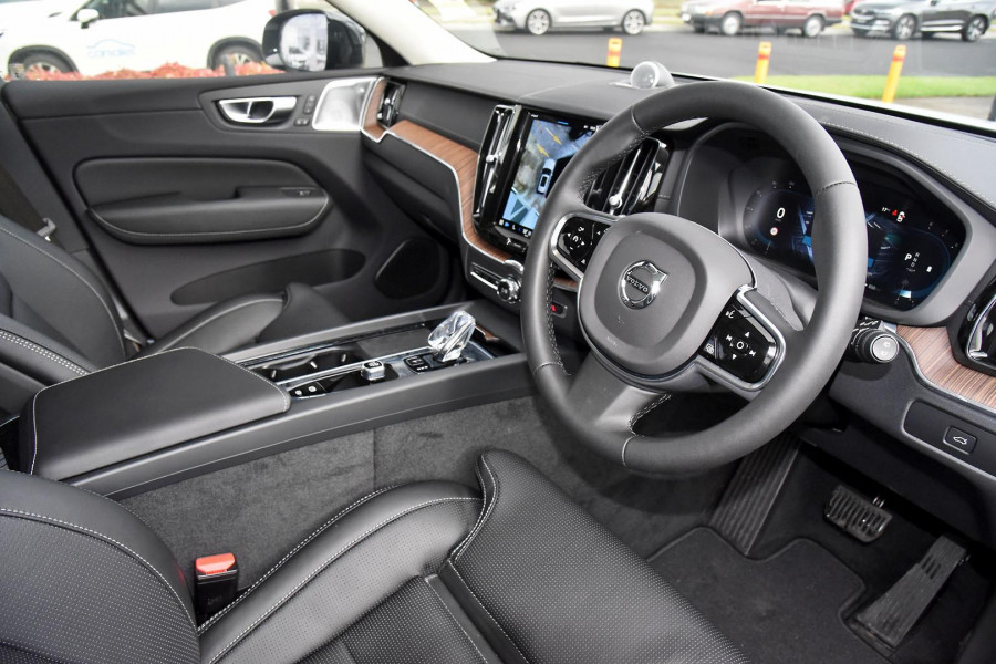 2023 Volvo XC60  Ultimate B6 Dark SUV Image 9