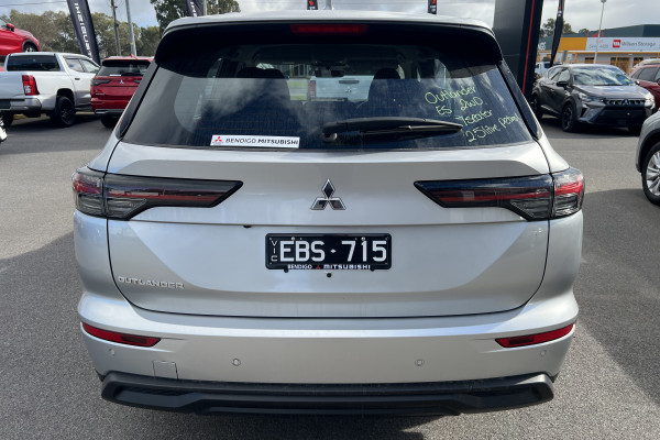 2025 Mitsubishi Outlander ZM ES SUV Image 6