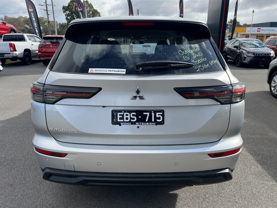 2025 Mitsubishi Outlander ZM ES SUV Image 6
