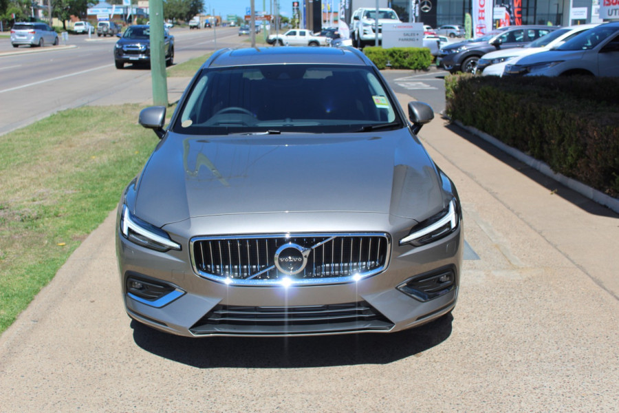 2020 Volvo V60 F-Series T5 Inscription Wagon Image 2
