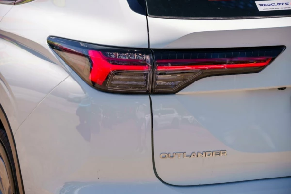 2026 MY25 Mitsubishi Outlander ZM ES SUV Image 7