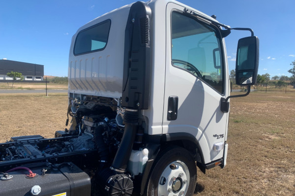 2026 Isuzu NPR 45/65-175 DT D28 Cab Chassis Image 6