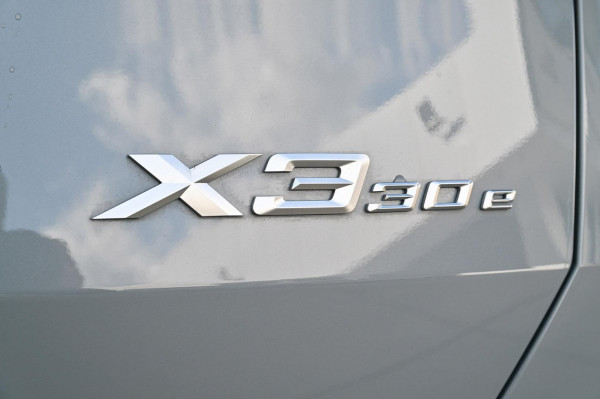 2025 BMW X3 G45 30e xDrive SUV image 10