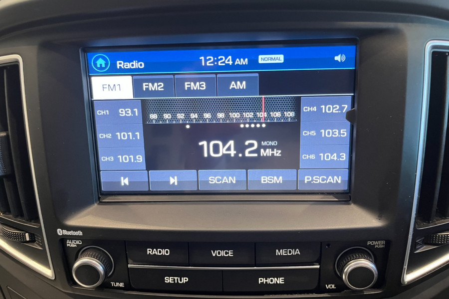2017 Hyundai iLoad TQ3-V Series II  Van Image 9