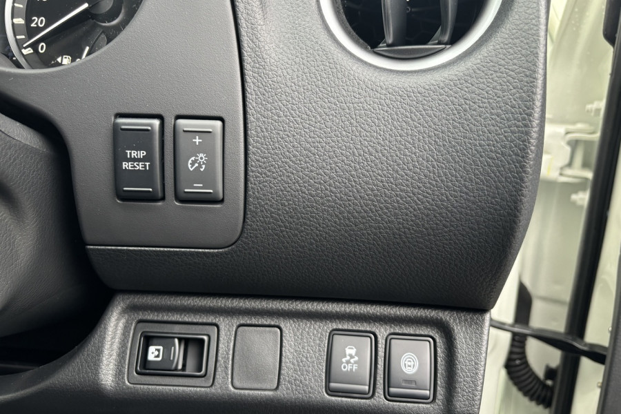 2024 Nissan Navara D23 ST-X Ute Image 14