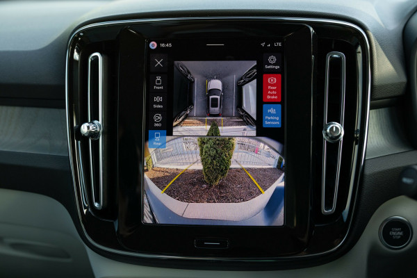2026 Volvo XC40 XZ Ultra B4 Dark SUV Image 23