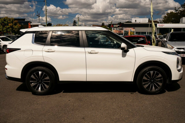 2025 Mitsubishi Outlander ZM LS SUV Image 4