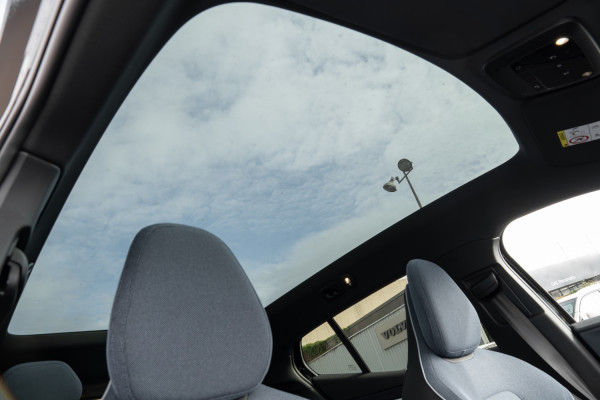 2026 Volvo EX30  Single Motor Extended Range Ultra SUV Image 19