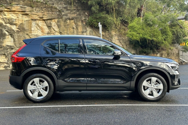 2025 Volvo XC40 XZ Plus B4 SUV Image 5