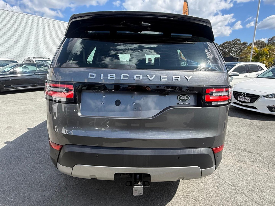 2018 Land Rover Discovery Series 5 HSE Luxury SUV Image 8