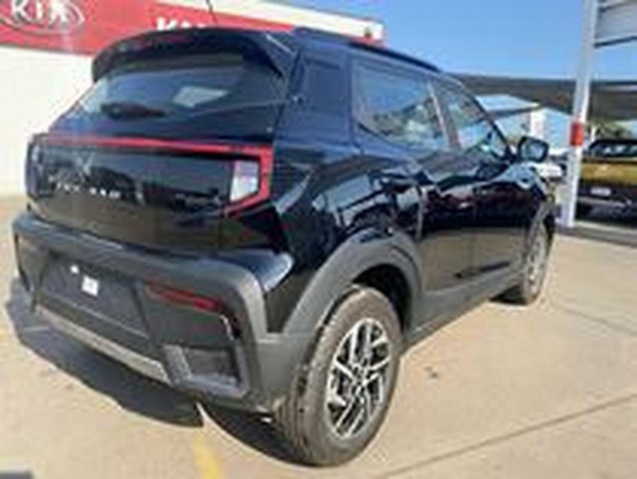 2025 Mahindra XUV3X0  AX5L SUV Image 3