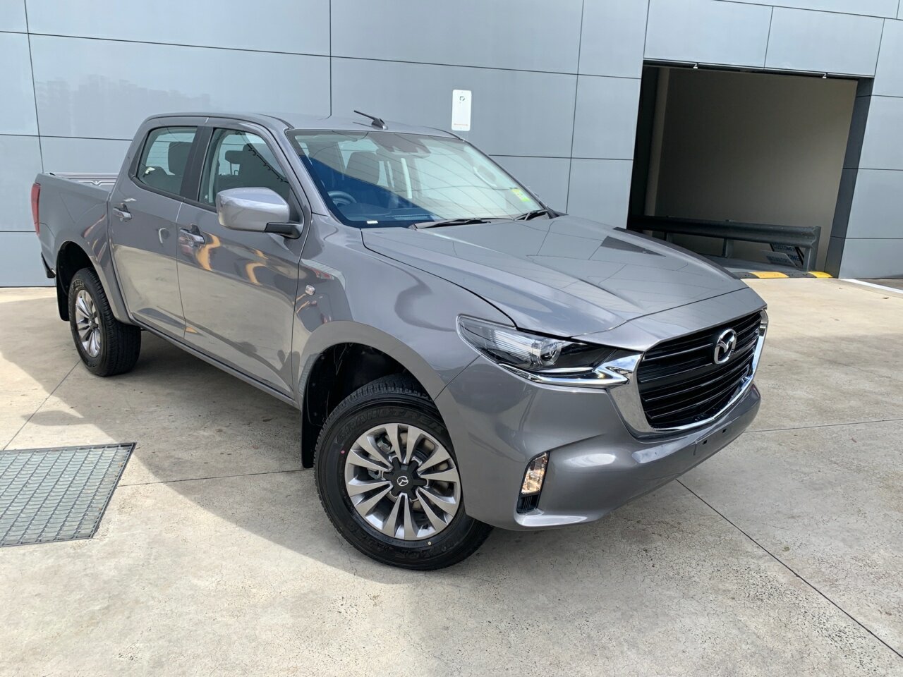 2025 MY24 Mazda BT-50 TF XT Ute Image 1