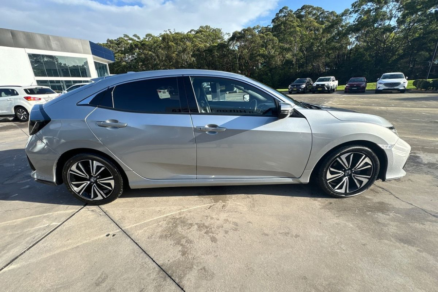 2017 Honda Civic 10th Gen VTi Hatch Image 16