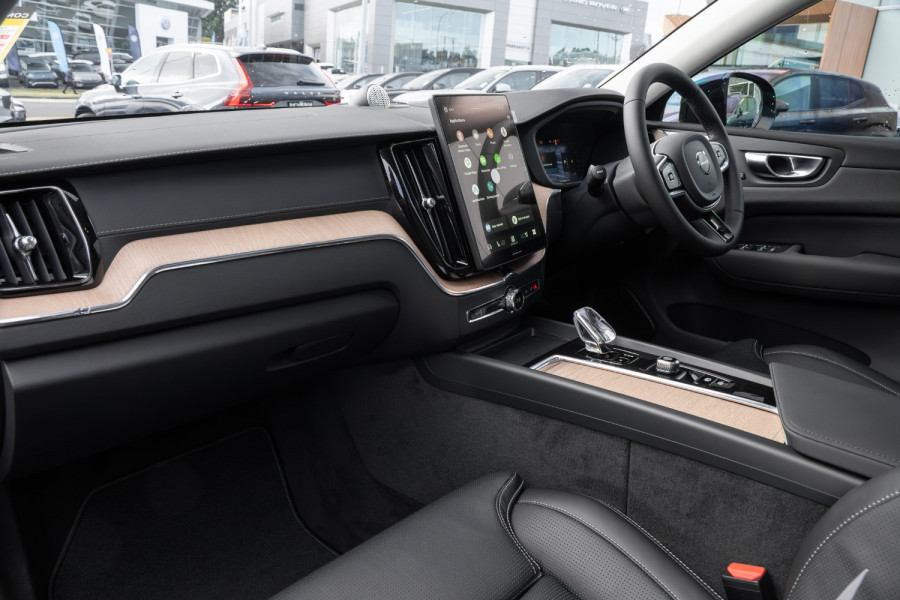 2026 Volvo XC60 UZ Ultra B5 Dark SUV Image 14