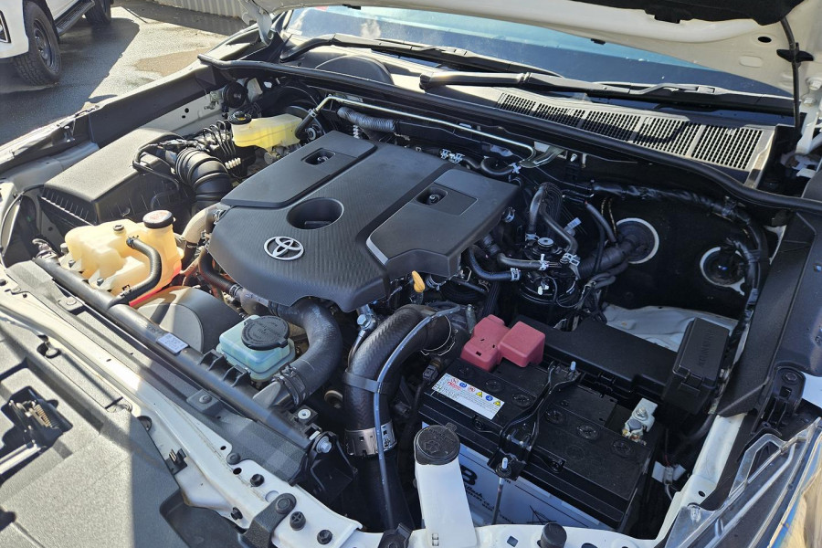 2022 Toyota HiLux GUN126R SR Double-Cab Pick-Up Image 14