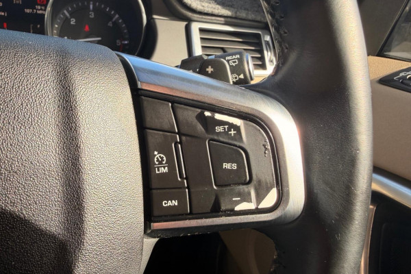 2015 Land Rover Discovery Sport L550 TD4 HSE SUV Image 24