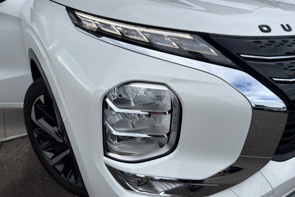 2021 MY22 Mitsubishi Outlander ZM Exceed SUV Image 25