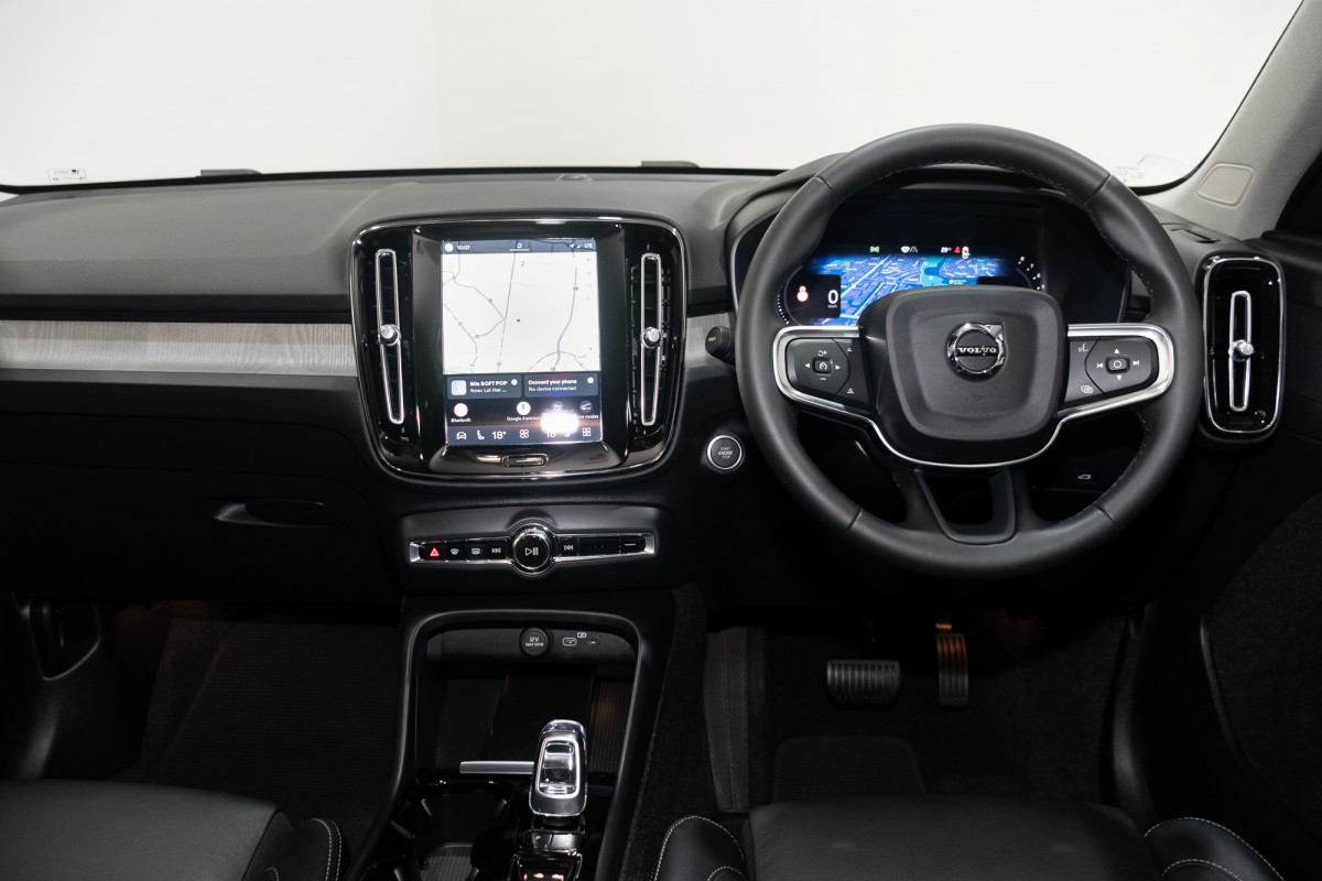 2024 Volvo XC40 XZ Ultimate B4 Dark SUV