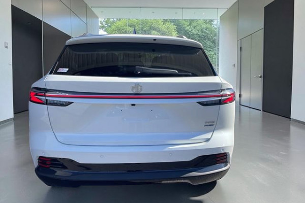 2025 MG HS AS33P Super Hybrid Essence SUV Image 2