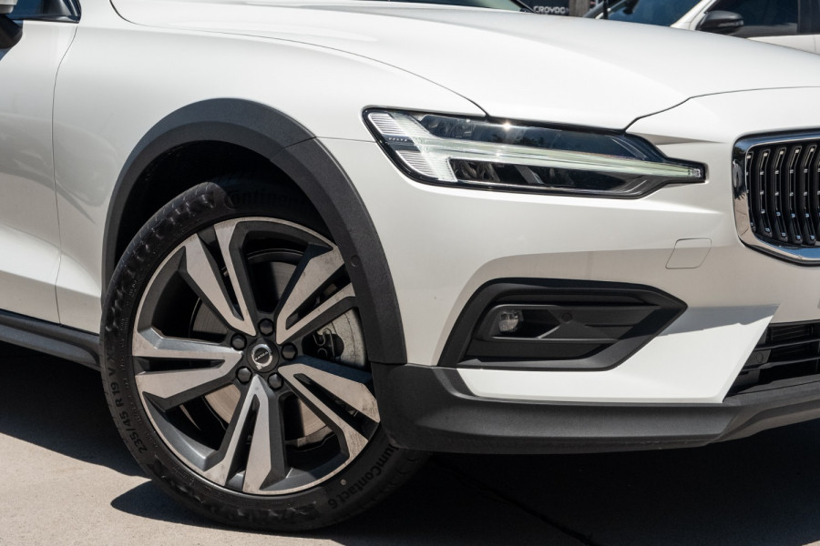 2024 Volvo V60 Cross Country Z Series Ultimate B5 Bright Wagon Image 6