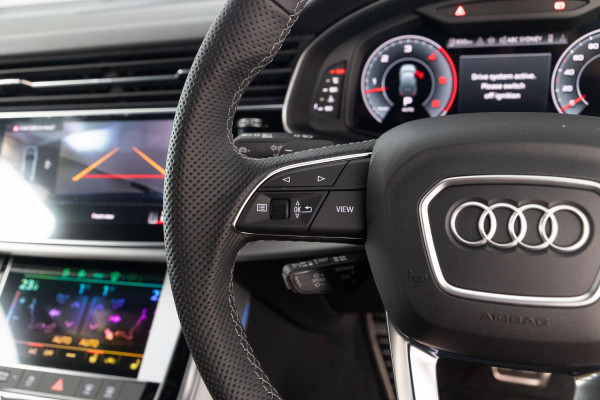 2026 Audi Q7 4M TFSI 250kW S line SUV image 11