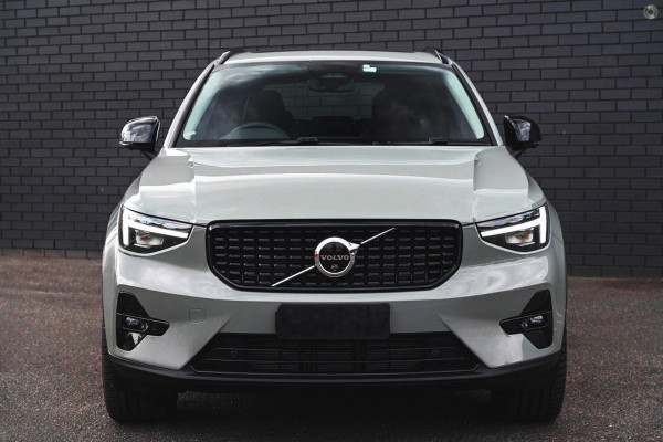 2024 MY25 Volvo XC40  Ultra B4 Dark SUV Image 2