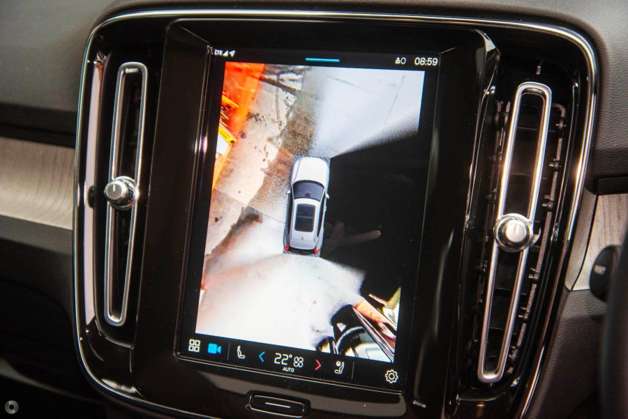 2025 Volvo XC40 XZ Ultra B4 Bright SUV Image 12
