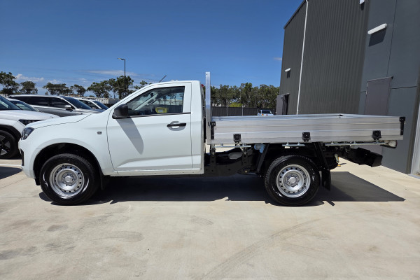 2026 Isuzu D-MAX RG SX High Ride Cab Chassis Image 6