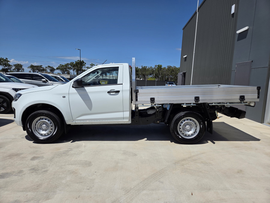 2026 Isuzu D-MAX RG SX High Ride Cab Chassis Image 6
