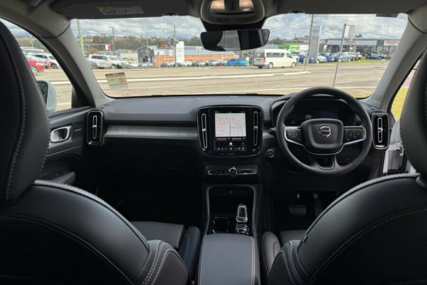 2025 MY26 Volvo XC40 XZ Ultra B4 Bright SUV Image 14