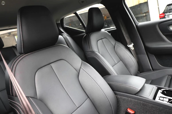2025 MY26 Volvo XC40 XZ Ultra B4 Bright SUV Image 6