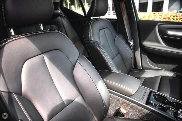 2026 Volvo XC40 XZ Ultra B4 Dark SUV Image 8