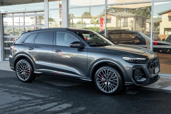 2026 Audi SQ5  SUV image 3
