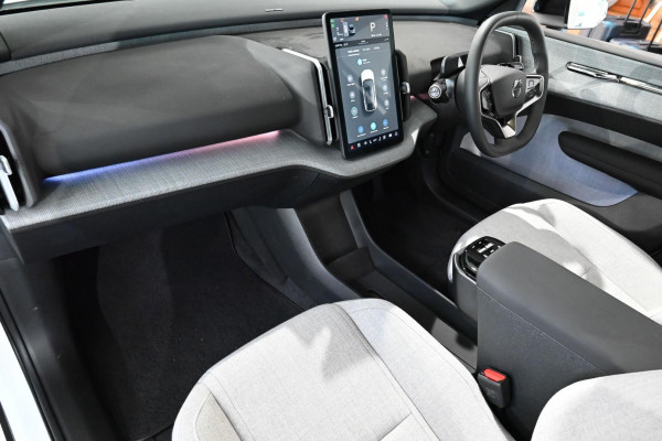 2025 Volvo EX30  Twin Motor Performance Ultra SUV Image 19