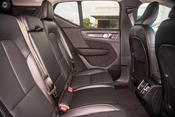 2026 Volvo XC40 XZ Ultra B4 Dark SUV Image 9