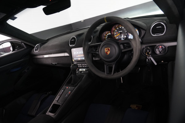 2023 Porsche 718 Cayman GT4 RS Coupe Image 34