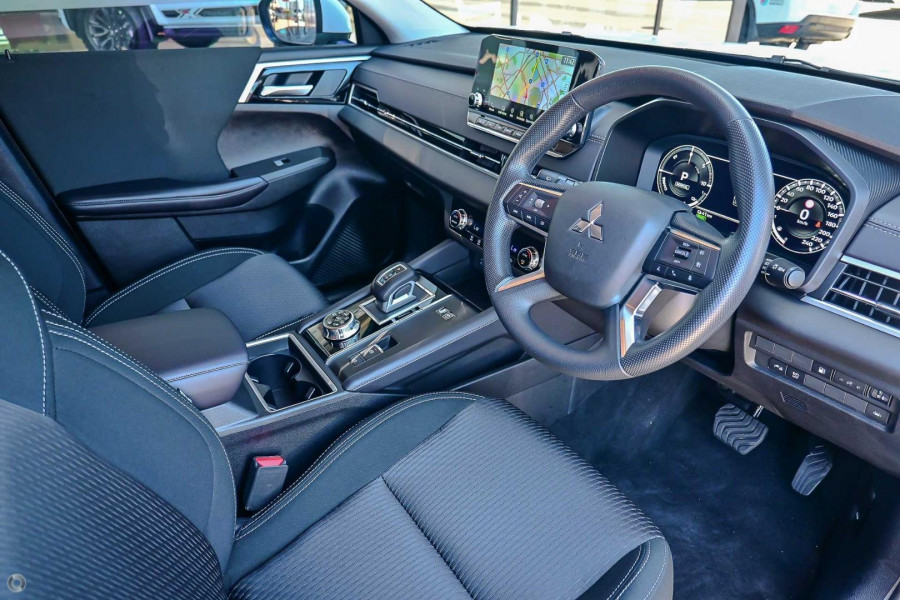 2025 MY24 Mitsubishi Outlander ZM PHEV ES SUV Image 6