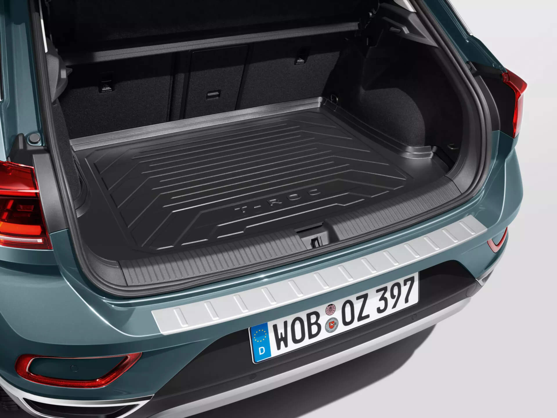 Luggage compartment tray