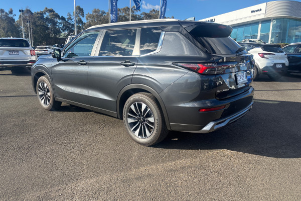 2025 Mitsubishi Outlander ZM LS SUV Image 5