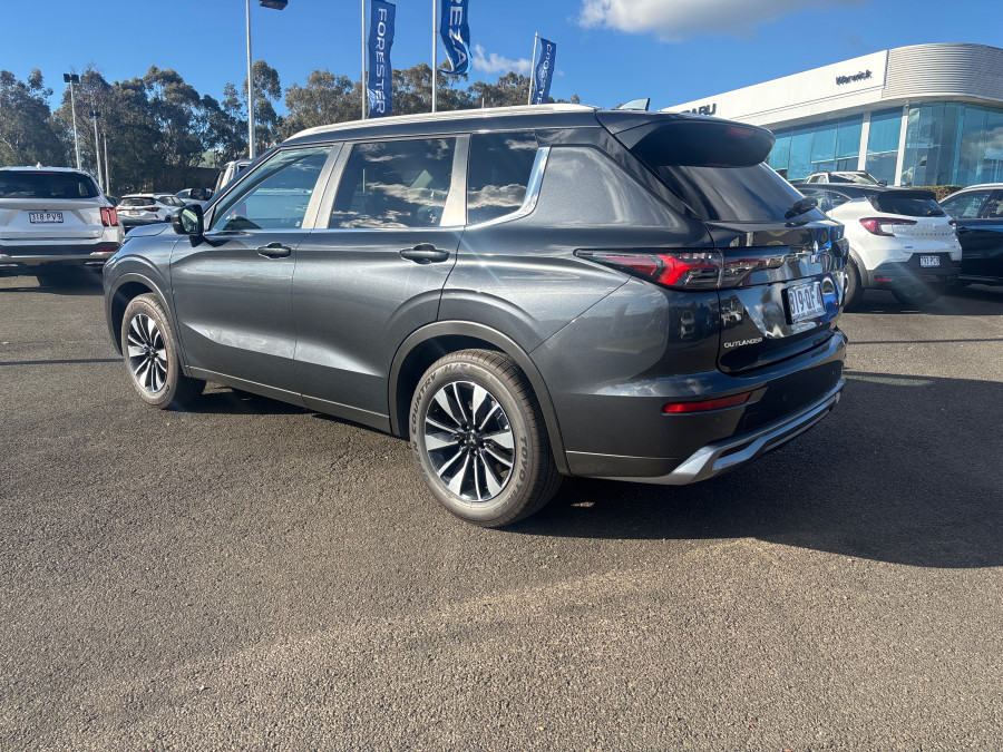 2025 Mitsubishi Outlander ZM LS SUV Image 5