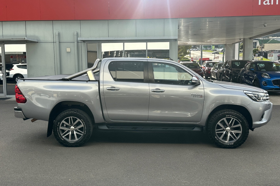 2017 Toyota HiLux  SR5 Extra Cab Pick Up Image 8
