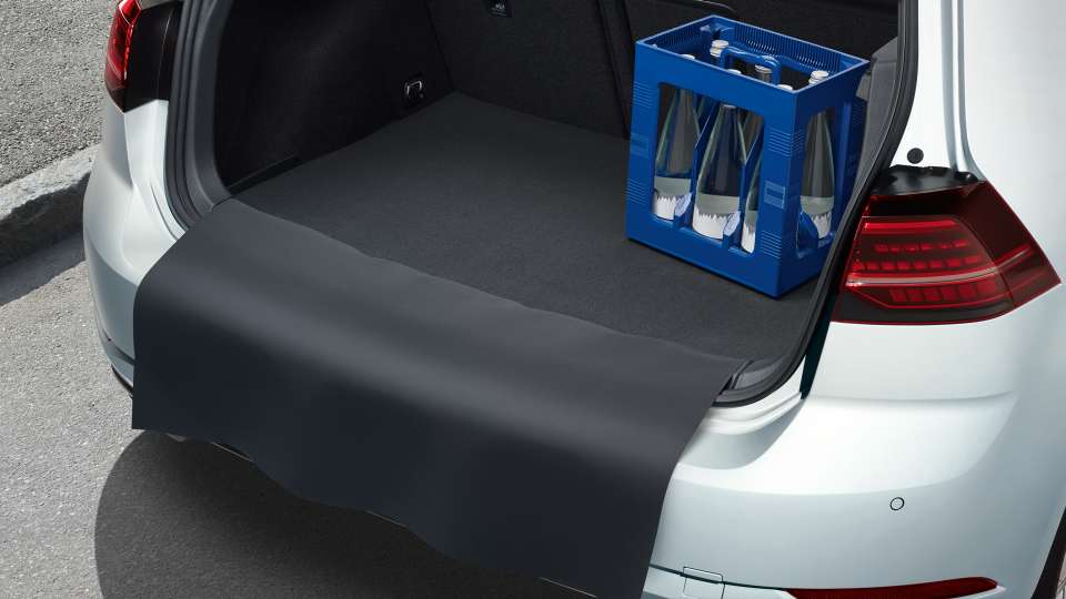 Reversible luggage compartment mat