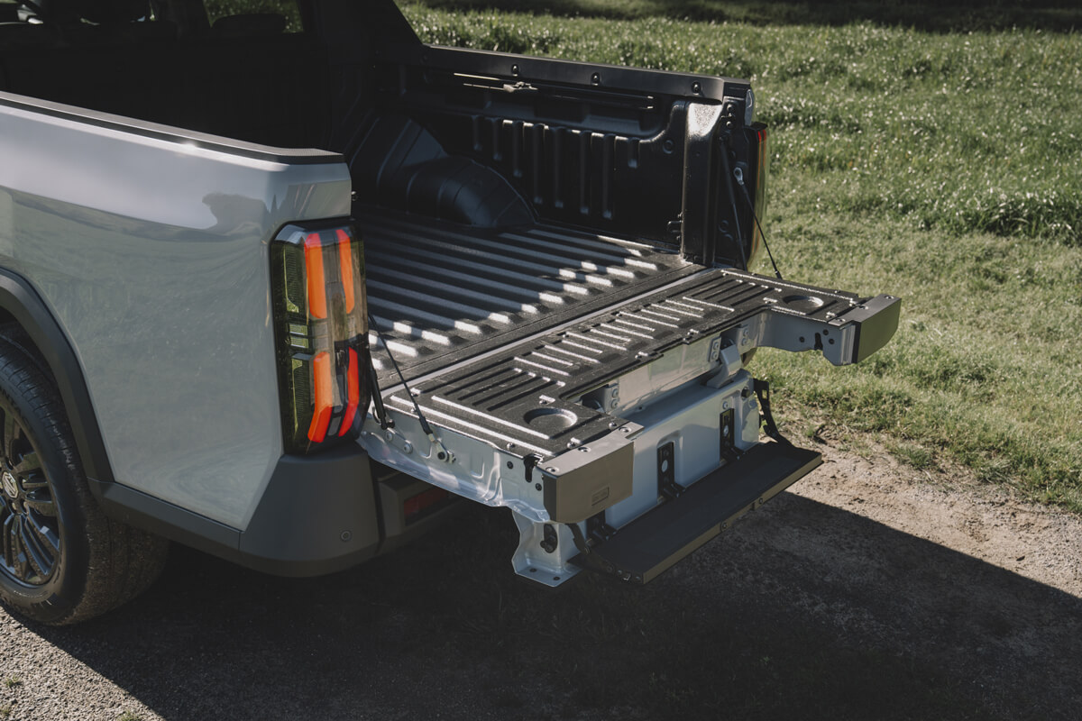 Electric Folding Tailgate with Rear Step Image