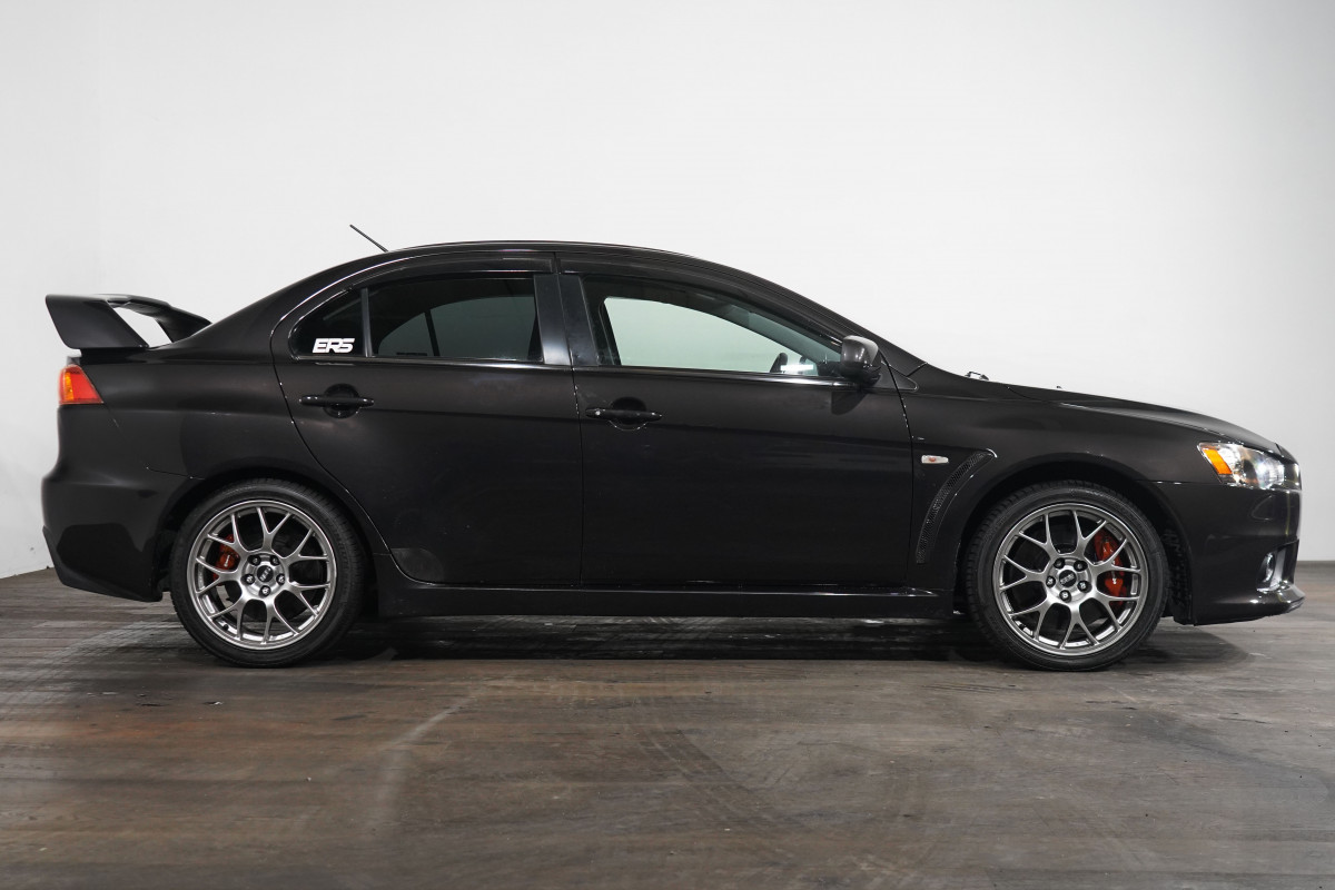 2008 Mitsubishi Lancer Evolution Sedan Image 4