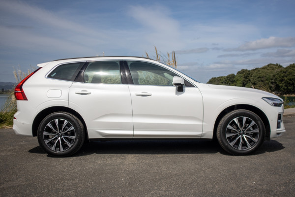 2024 Volvo XC60 UZ Plus B5 SUV Image 4
